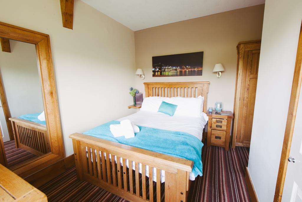 Old Hall House, Nec 4*