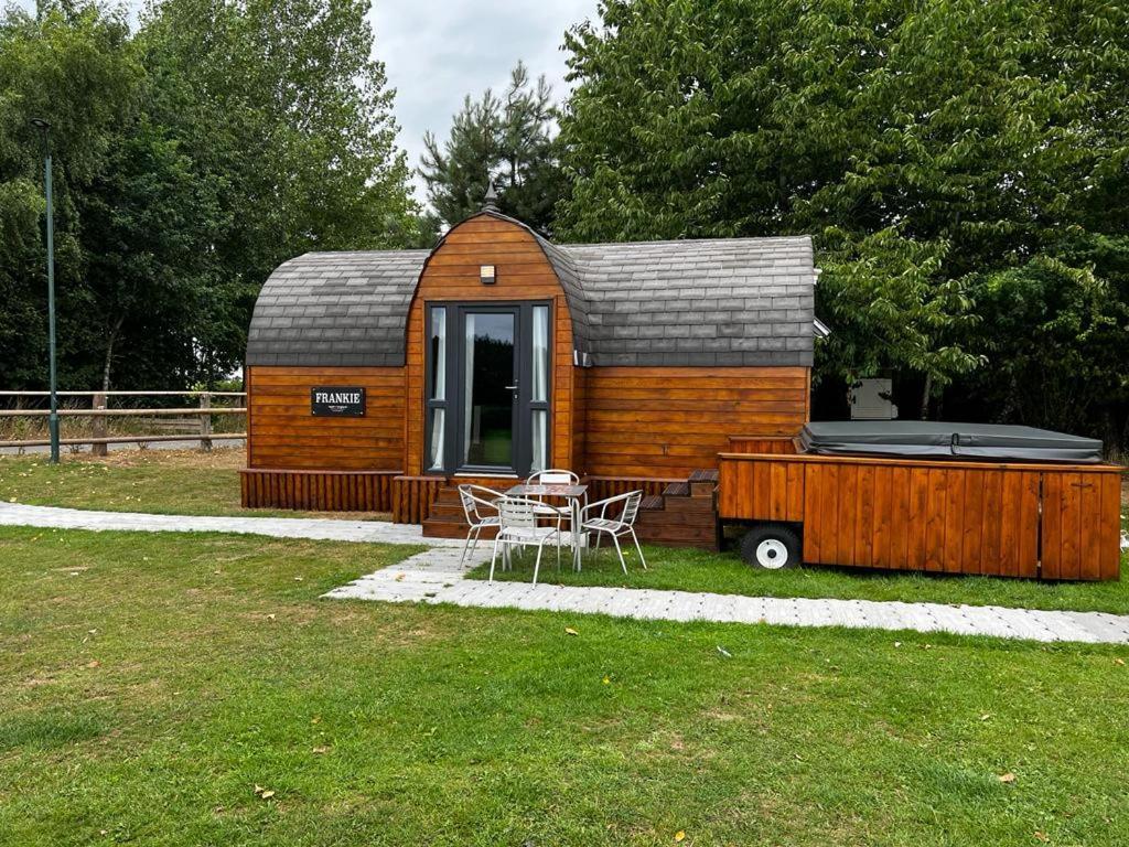 Old Hall House, Nec 4*